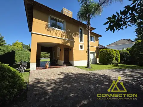 Venta Casa 4 ambientes en Barrio El lauquen - Parque y Pileta Apto Crédito.