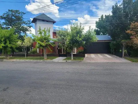 Venta de Casa 5 AMBIENTES, Juana Koslay