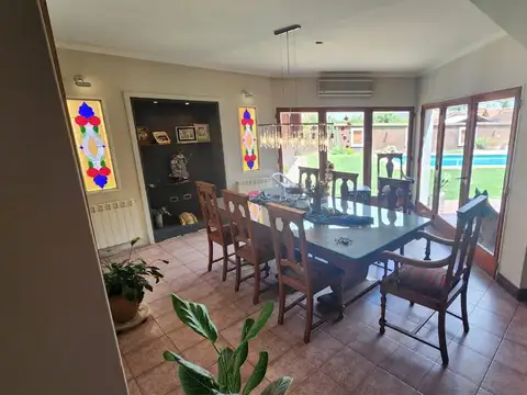 Casa 5 ambientes con 4 baños