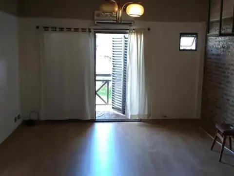 J Superi 3200, Piso 1