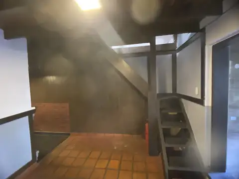 ALQUILO CASA SOBRE AV CTES - APTO VIVIENDA U OFICINAS POS MNES