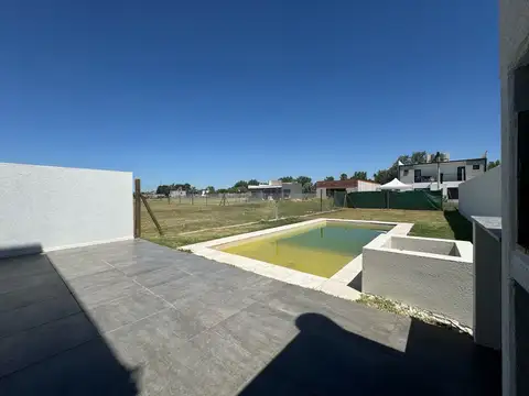 Garrone De Lago, Barrio Jardín - Funes Norte | Casa estilo duplex 2 Dormitorios