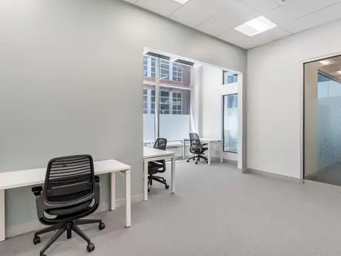 Alquiler de oficinas bellamente diseñadas para 4 personas en Asuncion, Perseverancia
