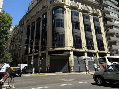 VENTA DE IMPONENTE EDIFICIO - BALVANERA