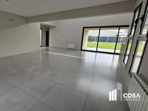 Casa 4 ambientes con 2 baños