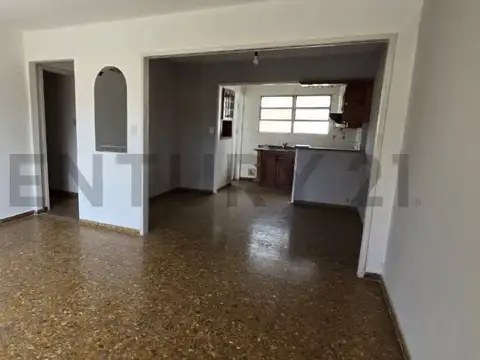 Departamento en Alquiler en Ezpeleta Oeste, $ 950.000