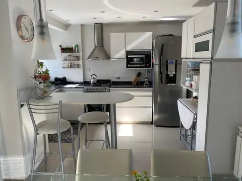 Departamento 4 ambientes con 3 baños