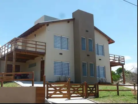 Casa 3 ambientes con 2 baños