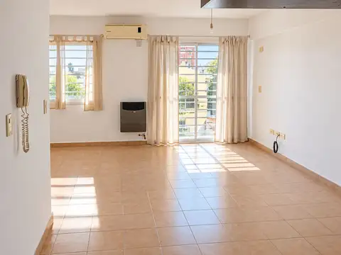 Monoambiente luminoso con balcón | Floresta