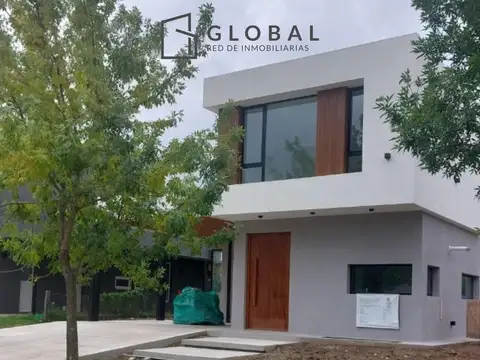 Casa en  venta en Puertos del lago, Araucarias