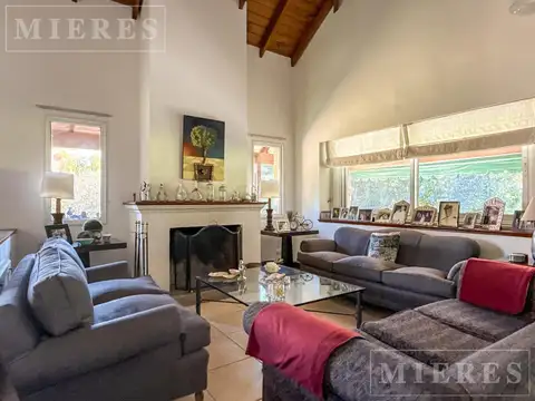 Casa 10 ambientes con 3 baños