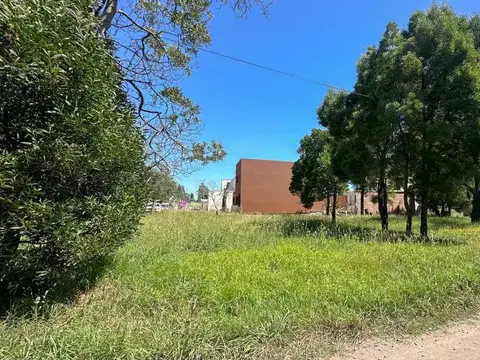 Venta lote 377 m2 en los Acantilados