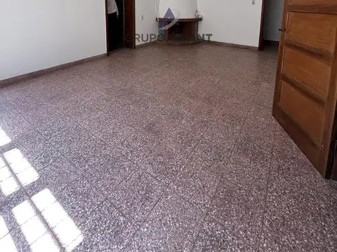 ALQUILER Casa 3 dormitorios en zona centro. Calle Maipú