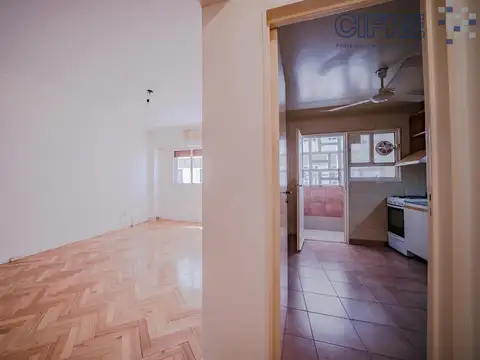 Departamento de 4 ambientes impecable cocina separada, lavadero baño y toilette.