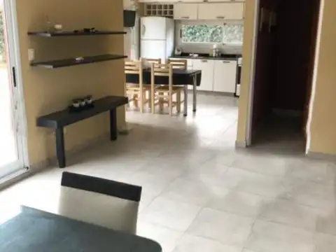 Casa 4 ambientes con 3 baños