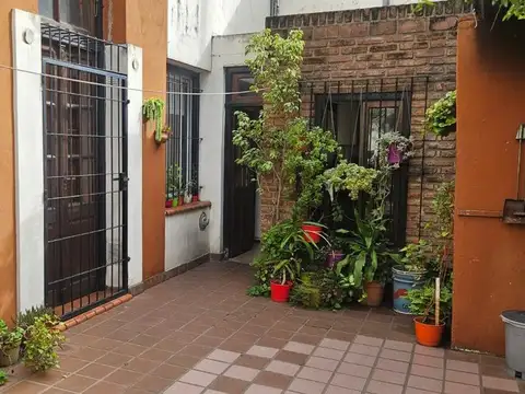 PH 2 DORMITORIOS EN VENTA EN ABASTO AMPLIO PATIO