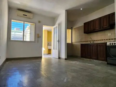 ¡2 dormitorios, patio y sin expensas!