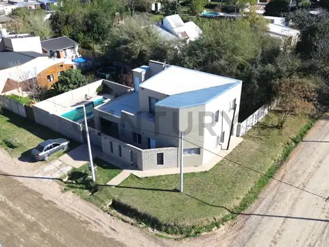 Casa moderna de 3 habitaciones con pileta. VENADO TUERTO