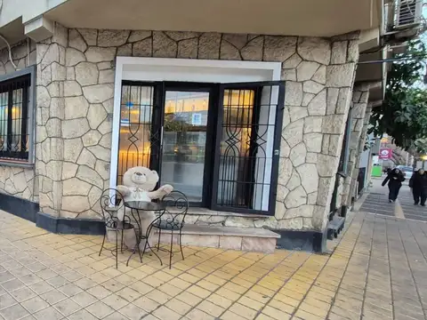 Casa + 2 Locales comerciales