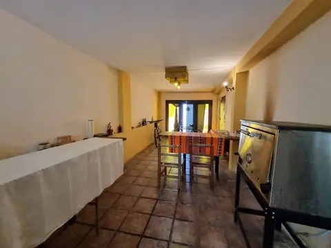 Casa 7 ambientes con 1 baño
