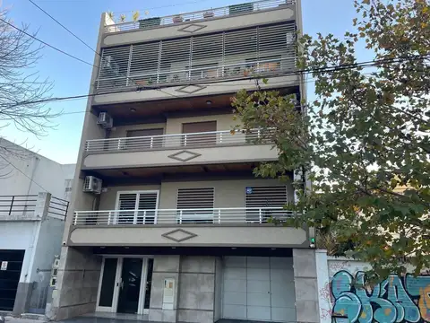 Excepcional dpto. De 3 amb. C/ balcón . Al frente