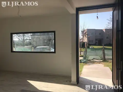Casa 5 ambientes con 4 baños