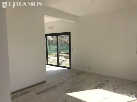 Av de los Lagos El Canton Norte PG Venta casa a la laguna