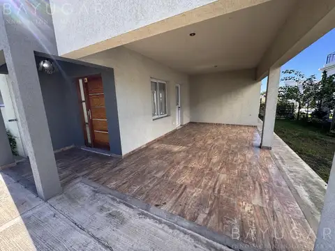 Casa en Venta con 3 cocheras