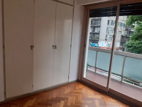 Departamento 3 amb, con gran balcón/terraza