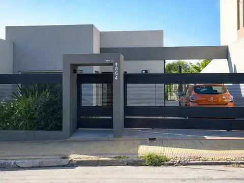 Casa 3 dormitorios 3 baños , verde y piscina Tandil