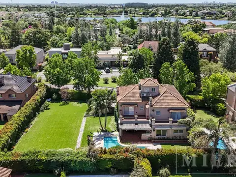 Casa en venta sobre lote Interno en Barrancas de San Jose -  Bancalari.