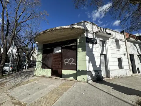 Casa a refaccionar con local comercial – Villa Santa Rita