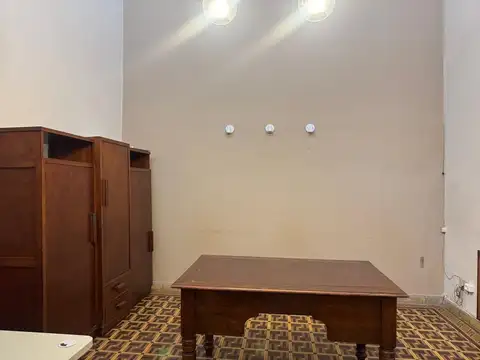 Alquilo amplia oficina en pleno centro