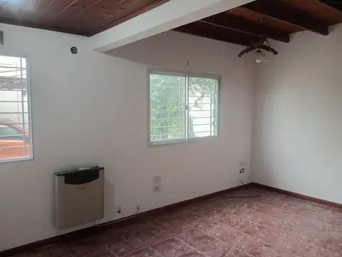 Depto Tipo Casa en Alquiler de 2 dormitorios