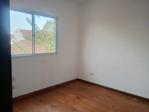 Depto Tipo Casa en Alquiler con 1 cocheras