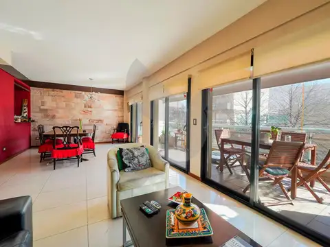 Venta: Amplio 4 Ambientes con Escritorio, Balcón y Cochera – Villa Devoto