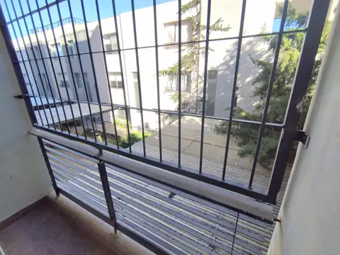 Departamento en Alquiler en Republica De La Sexta, $ 400.000