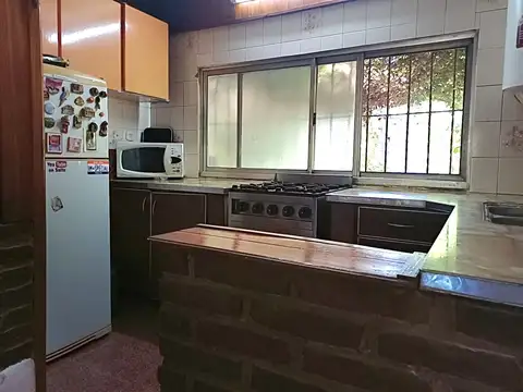 VENTA CASA EN PILAR CON JARDIN