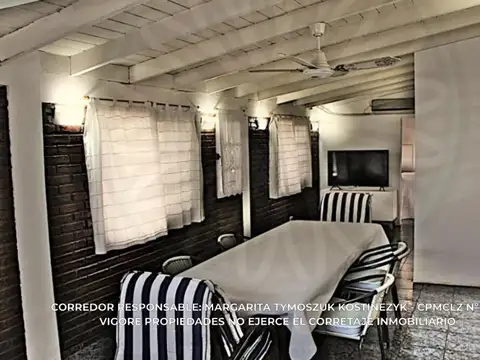 Casa 7 ambientes con 2 baños