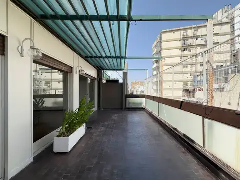 4 ambientes, dependencia, cochera, piso 8, frente.