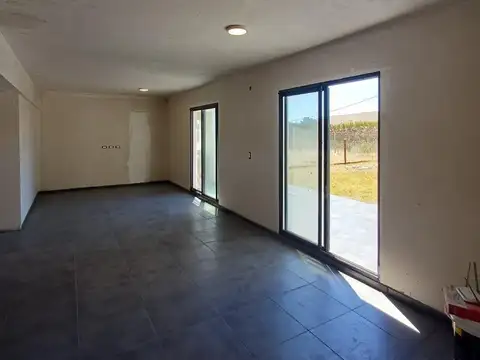 Casa 4 ambientes con 2 baños
