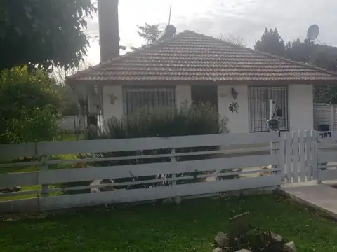 Casa en venta - 2 Dormitorios 1 Baño - Santa Clara del Mar