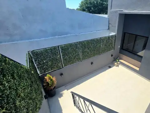 Depto Tipo Casa en Venta en Villa del Parque, USD 219.000