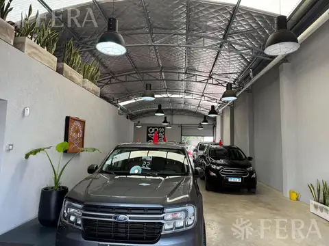 Venta amplio galpon con oficina en Morón