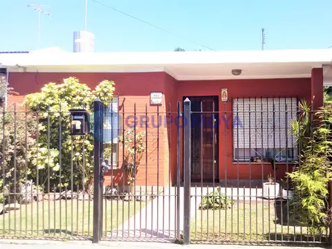 Casa de tres ambientes en venta- Bosques, Florencio Varela