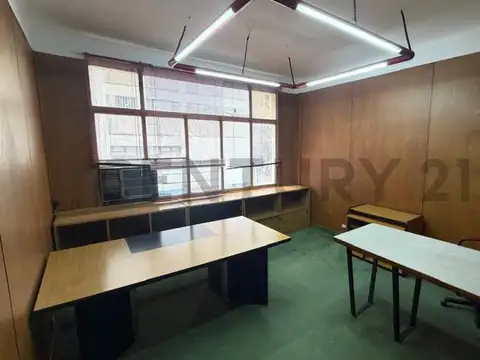 Oficina 4 Ambientes con Patio y 2 Baños en Tribunales – Bajas Expensas
