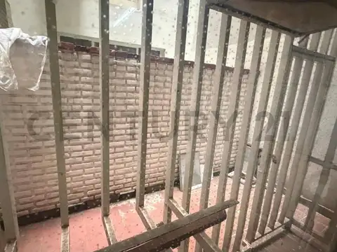 Paraná 700, Piso 1