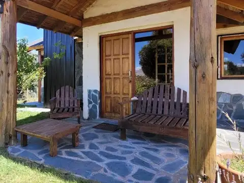 COMPLEJO DE 2 CABAÑAS Y GALPÓN A ORILLAS DEL RIO CHIMEHUIN HUECHULAFQUEN NEUQUÉN