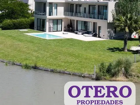 Casa en Alquiler con 3 cocheras