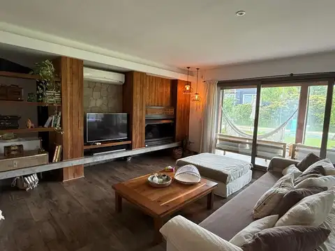 Casa 4 ambientes con 5 baños